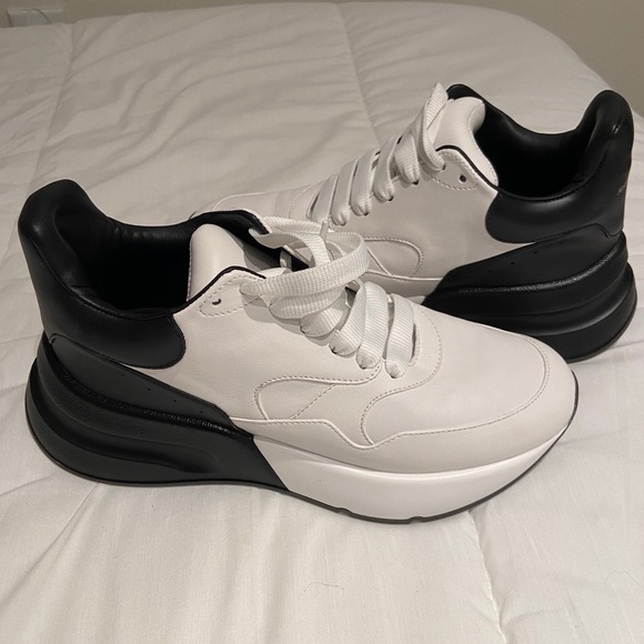 Sneakers - Picture 4 of 5